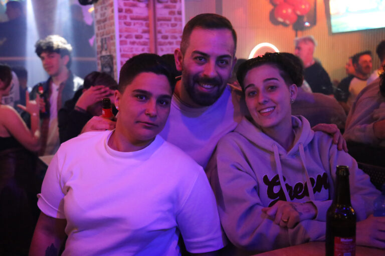 Ambiente y clientes de Forajido Bar & Disco